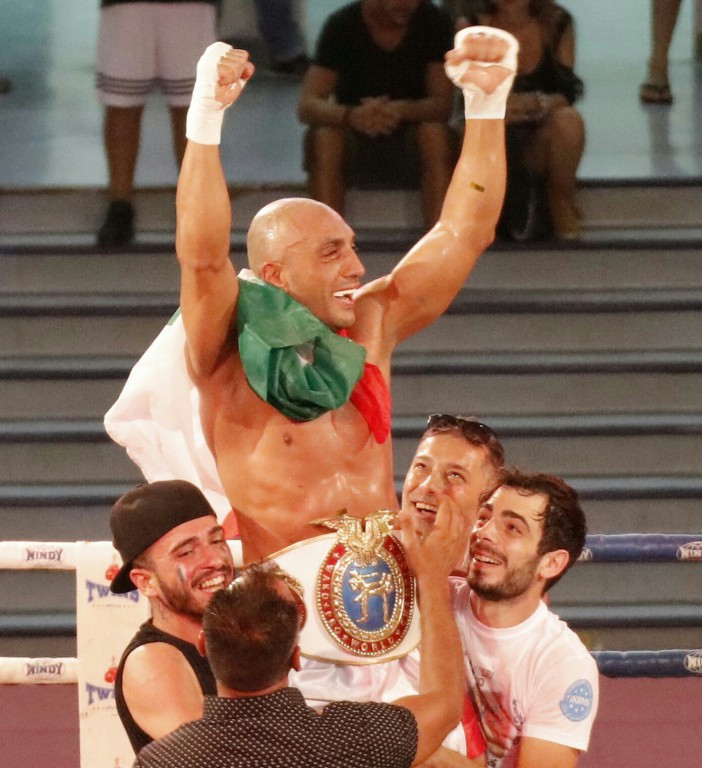 Il Nostro Fighter Siciliano Maugeri Piero si laurea CAMPIONE DEL MONDO DI KICKBOXING