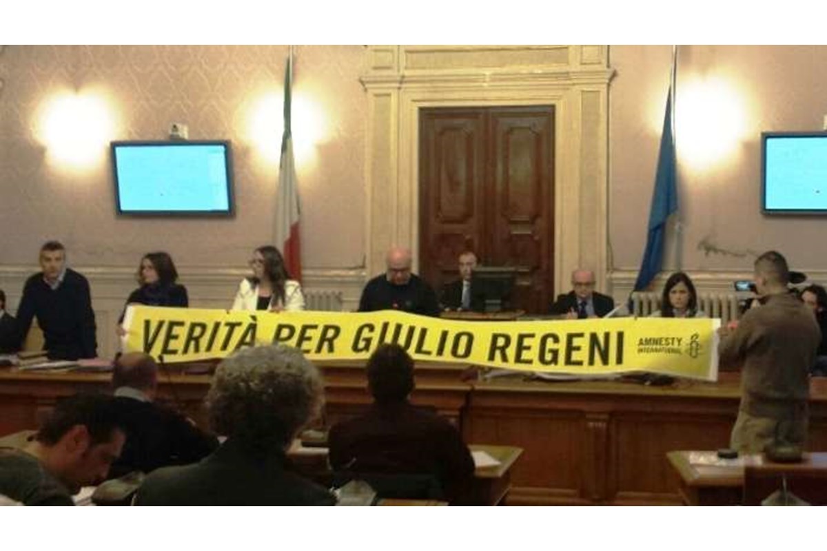 Faccia pressioni sull'Egitto. Il governo italiano messo alle strette dai genitori di Regeni