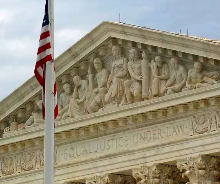 La Corte Suprema a maggioranza repubblicana ripristina, in parte, il bando di ingresso negli Usa voluto da Trump
