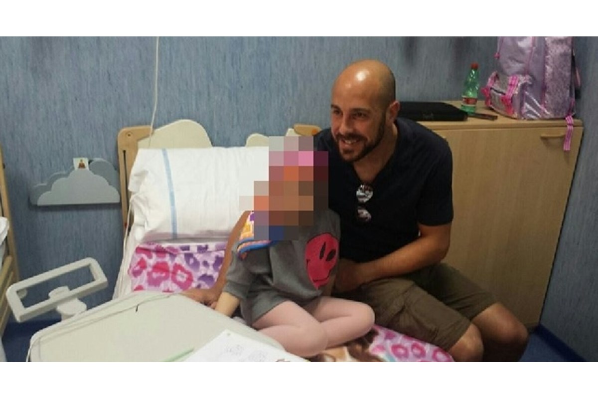 Napoli, Pepe Reina volontario tra i bimbi malati di tumore