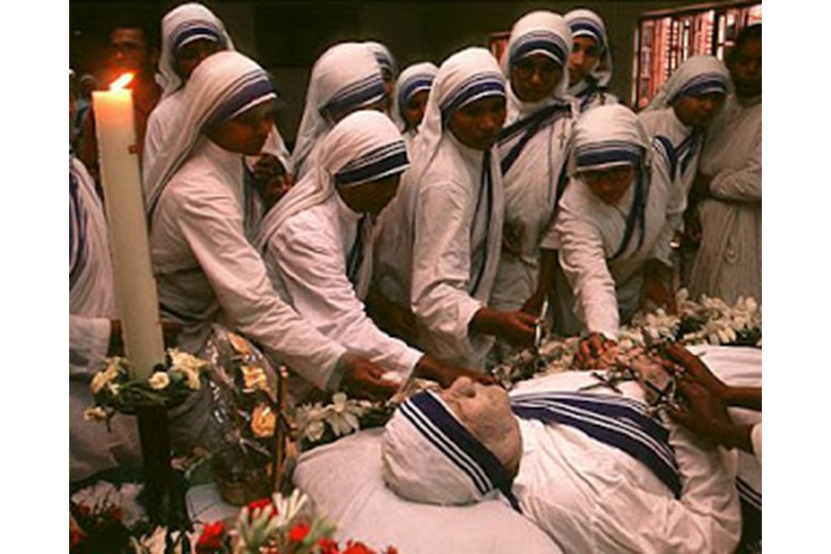 Madre Teresa Santa. La canonizzazione a settembre a Calcutta?