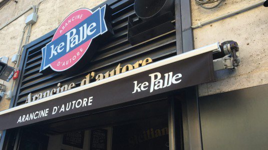 Palermo, colla attak nelle serrature dei negozi Ke Palle