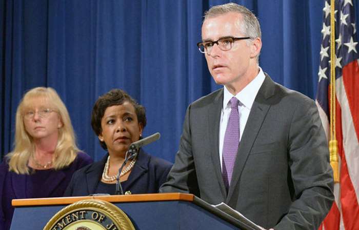Il direttore pro tempore dell'FBI McCabe contraddice le dichiarazioni di Trump su James Comey