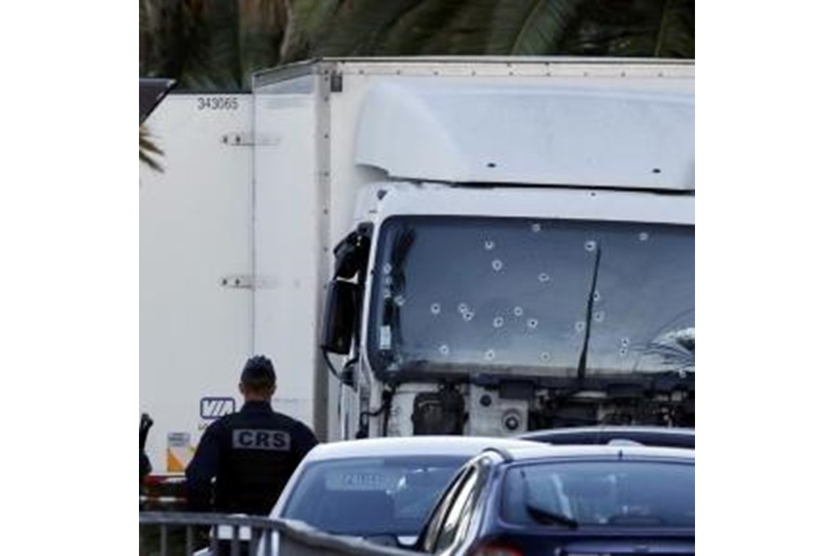 Attentato di Nizza: distruggete quelle immagini!