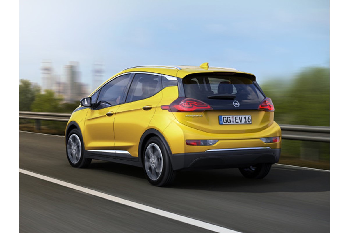 Opel Ampera-e è la prima auto 100% elettrica della casa tedesca