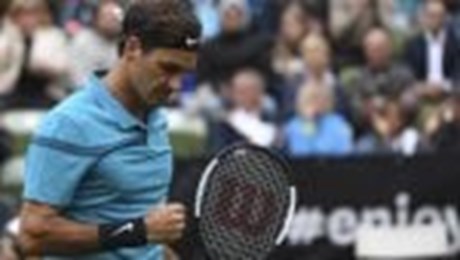 Tennis, Stoccarda: Federer torna in campo dopo 80 giorni e vince. Nadal rinuncia al Queen's